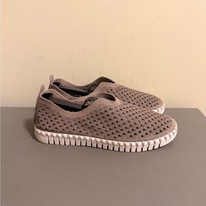 Women’s Isle Jacobsen Tulip Slip On Shoes (Size 37 = Womens 6)